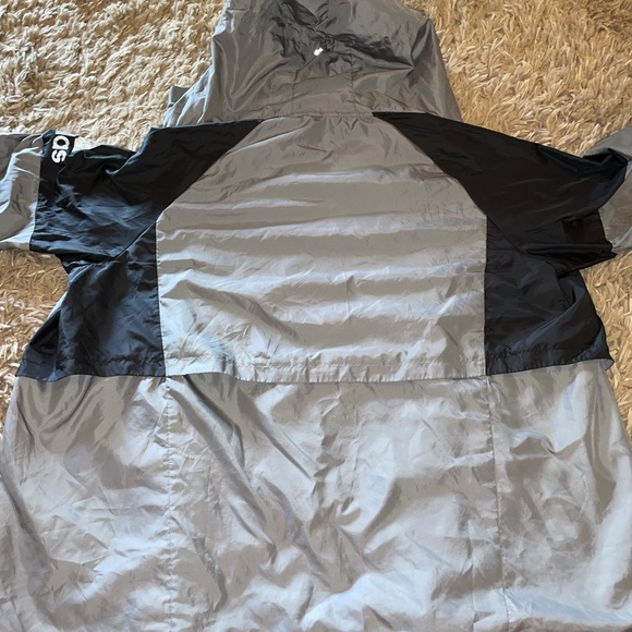 NWOT Men’s adidas rain jacket with fleece pockets - Picture 5 of 8